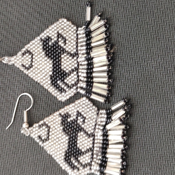 Unicorn handmade beaded earrings - Picture 2 of 3